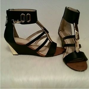 Hot Tomato Black/Gold Wedges